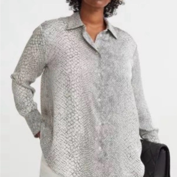 H&m Shirt with a Sheen in Snake­skin worn by Katie in Utopia (S05E01) size M - Picture 1 of 5